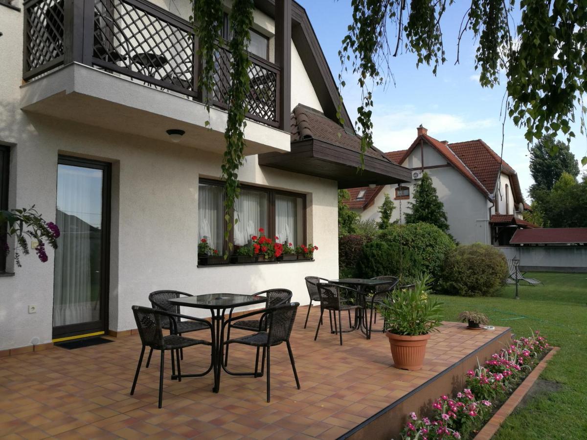 Gruendner Vendeghaz Bed & Breakfast Siófok Exterior foto