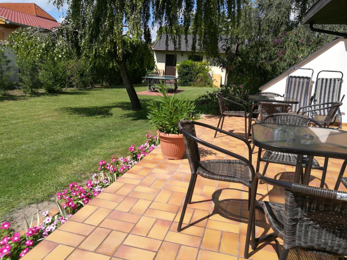 Gruendner Vendeghaz Bed & Breakfast Siófok Exterior foto