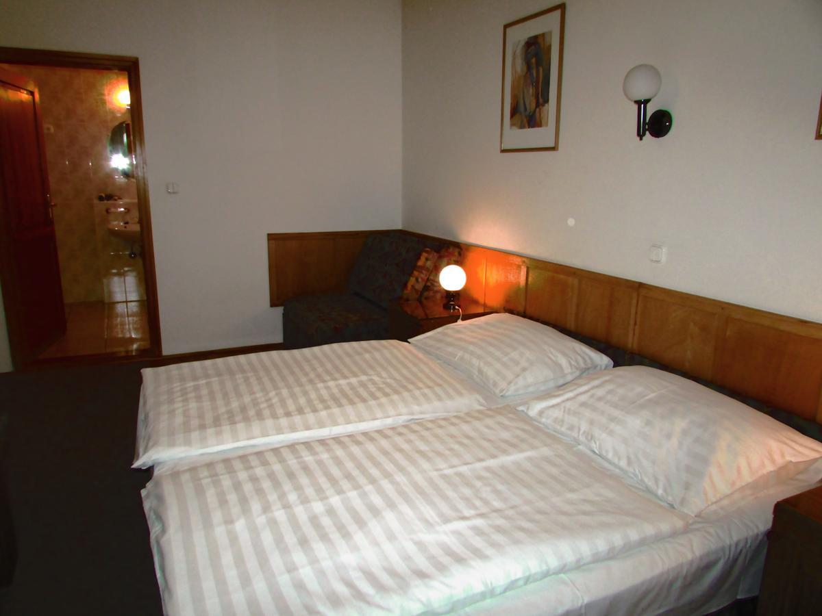 Gruendner Vendeghaz Bed & Breakfast Siófok Exterior foto