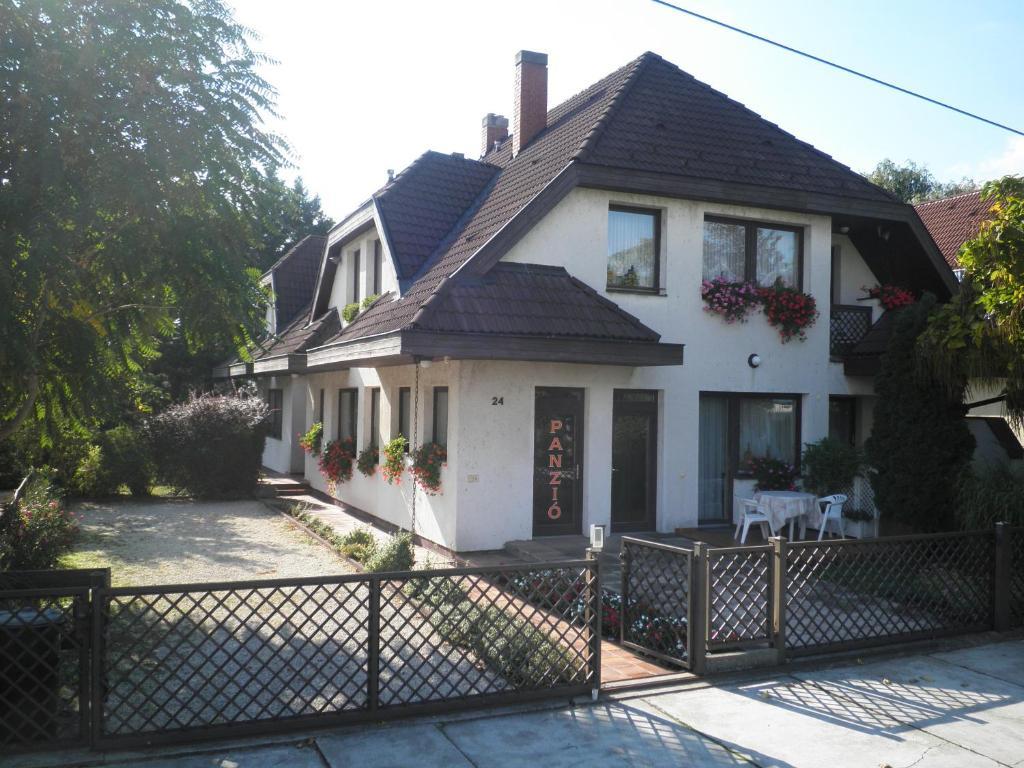 Gruendner Vendeghaz Bed & Breakfast Siófok Exterior foto